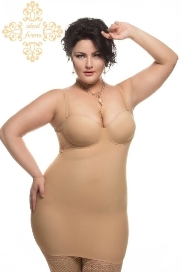 Julia L. - wider hips Russian lingerie model 8 of 36 pics