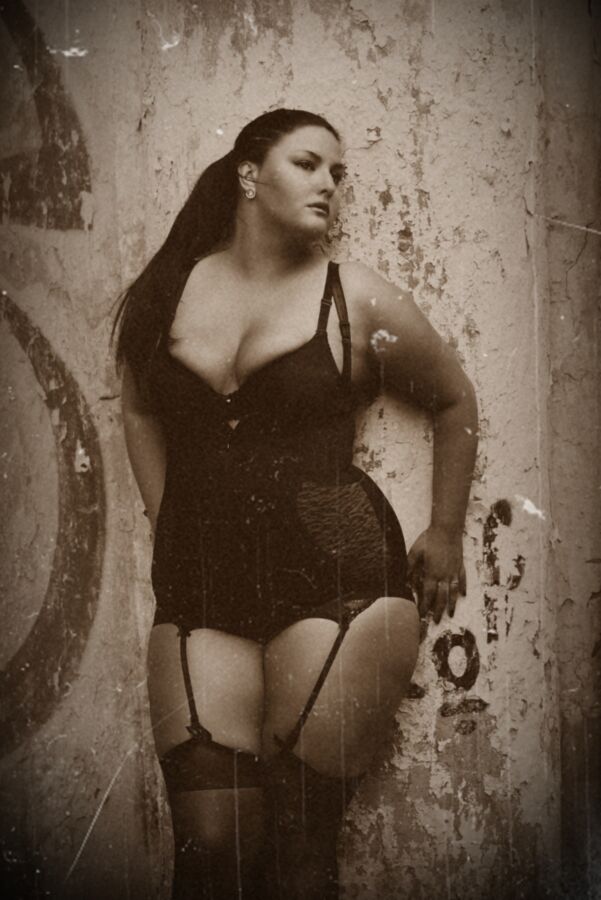 Julia L. - wider hips Russian lingerie model 10 of 36 pics