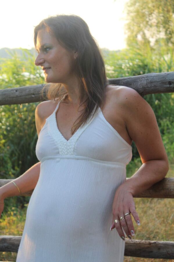 Pregnant amateur, transparent 9 of 18 pics