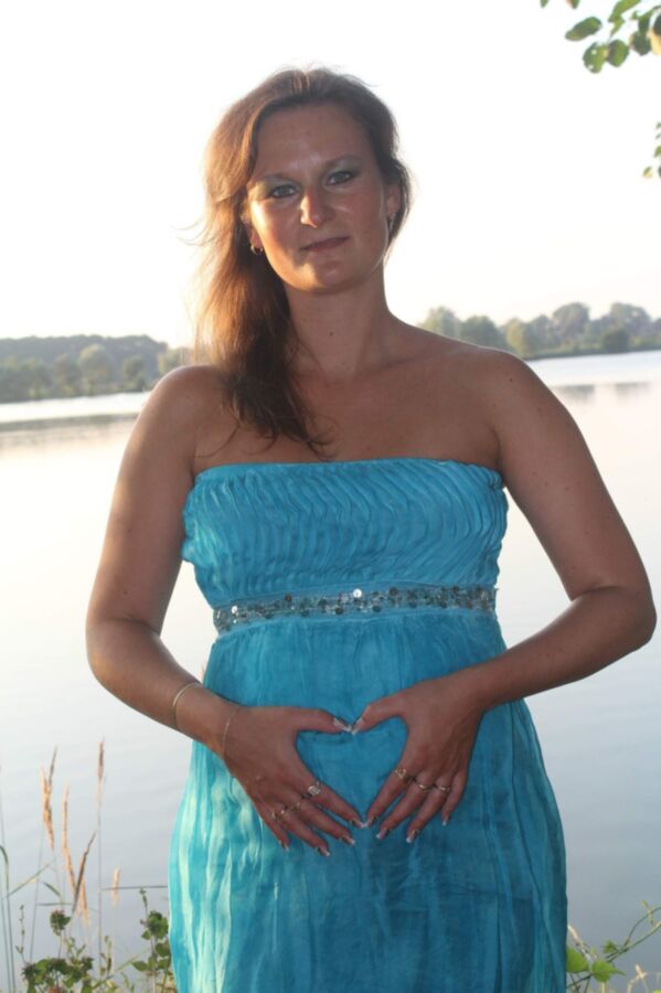 Pregnant amateur, transparent 1 of 18 pics