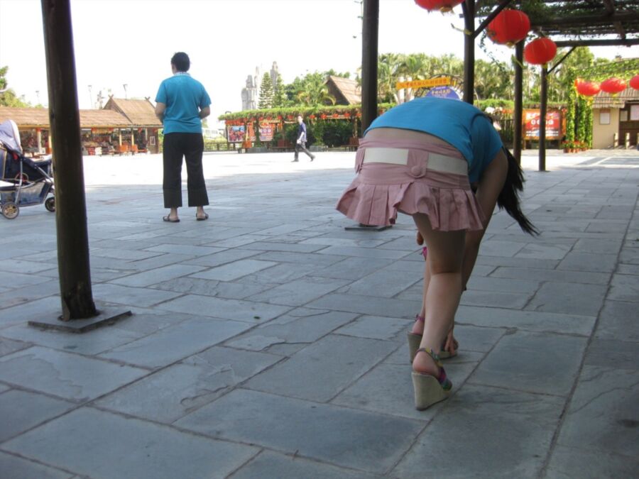 WET CHINESE TEEN,asian spread ,flash outdoors,public upskirt 19 of 96 pics