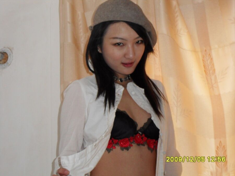 ASIAN AMATEUR , wet and hairy chinese girlfriend spread 16 of 80 pics