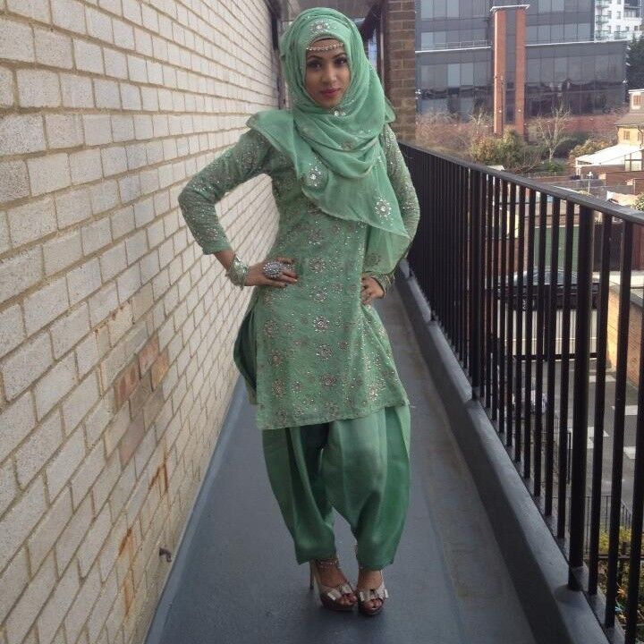 Hijabi girls to wank over 11 of 14 pics