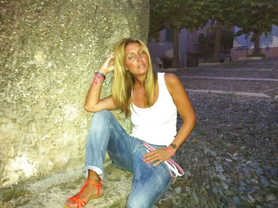 Free porn pics of NIce Italian Blond Woman  Annunci 2 of 10 pics