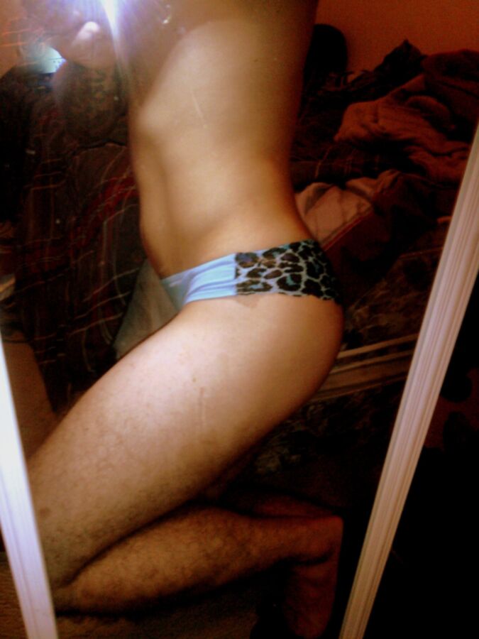 Free porn pics of Blue leopard back full panties 1 of 3 pics