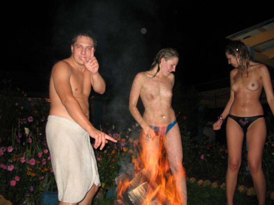 Free porn pics of nachts im wald sah ich nackte teenys am lagerfeuer. 6 of 13 pics