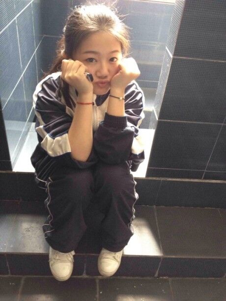 Chinese schoolgirl’s dirty blow job photos leaked 3 of 27 pics