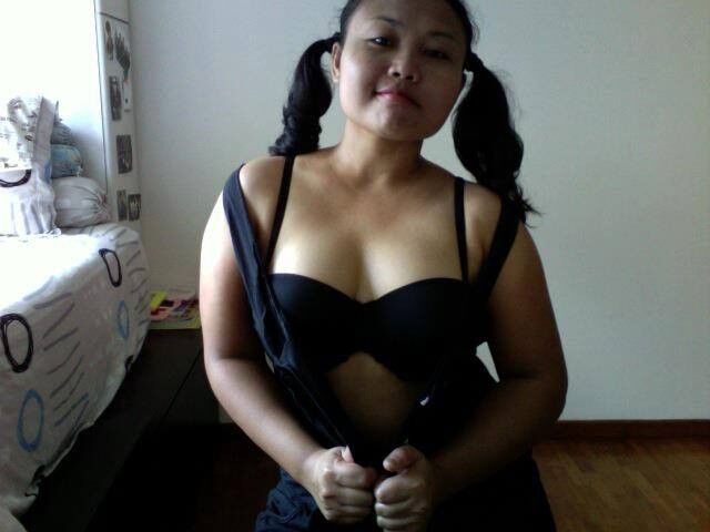 Selfie - Indonesia Sexy Servant (no nude) 12 of 99 pics