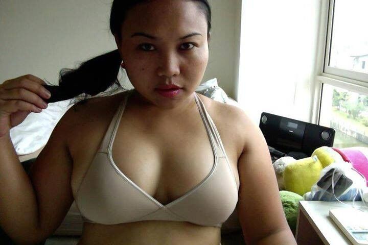 Selfie - Indonesia Sexy Servant (no nude) 8 of 99 pics