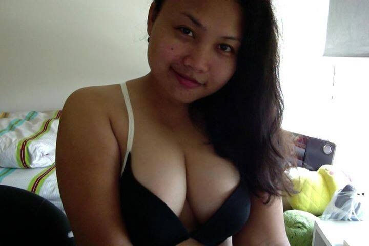 Selfie - Indonesia Sexy Servant (no nude) 19 of 99 pics