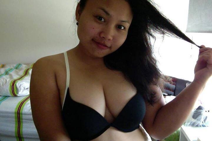 Selfie - Indonesia Sexy Servant (no nude) 20 of 99 pics