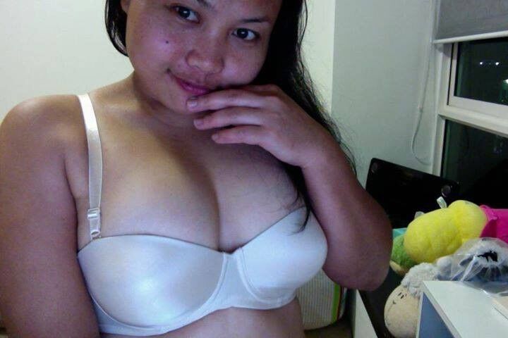 Selfie - Indonesia Sexy Servant (no nude) 11 of 99 pics