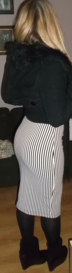 GF dressing in slutty pencil skirt for office - PLS COMMENT 23 of 23 pics