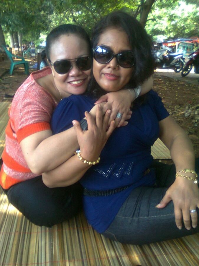 Indonesian Mature Lesbian 12 of 25 pics
