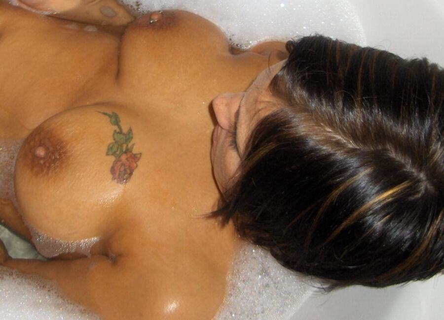 Free porn pics of in der wanne 4 of 7 pics