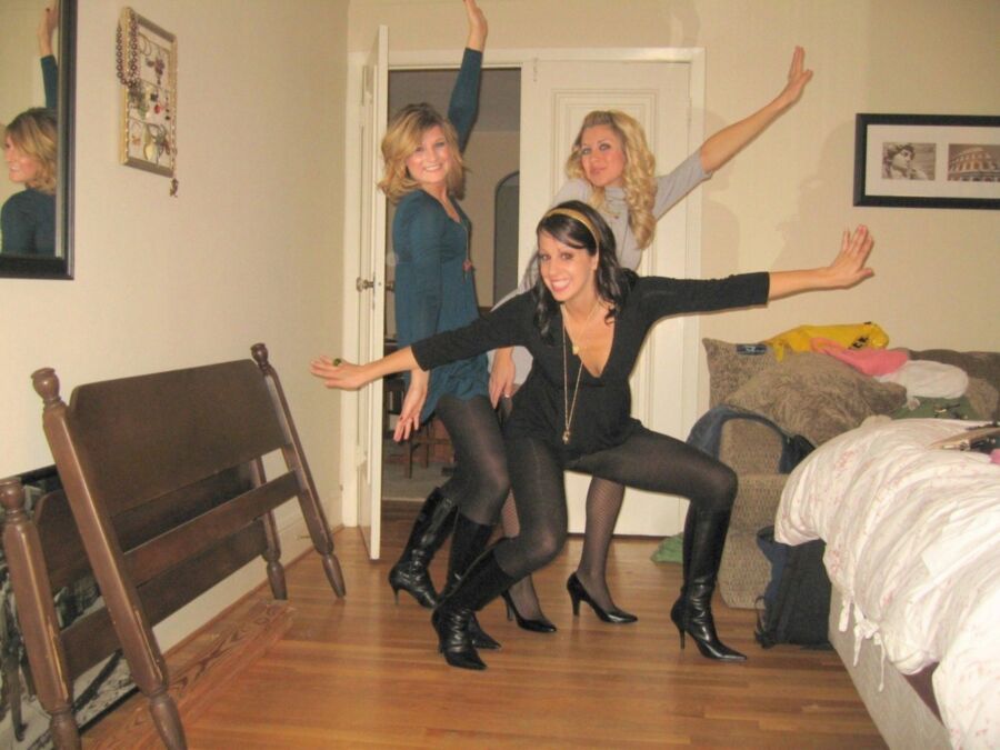 Free porn pics of PANTYHOSE : Friends will be friends (short set) 2 of 4 pics