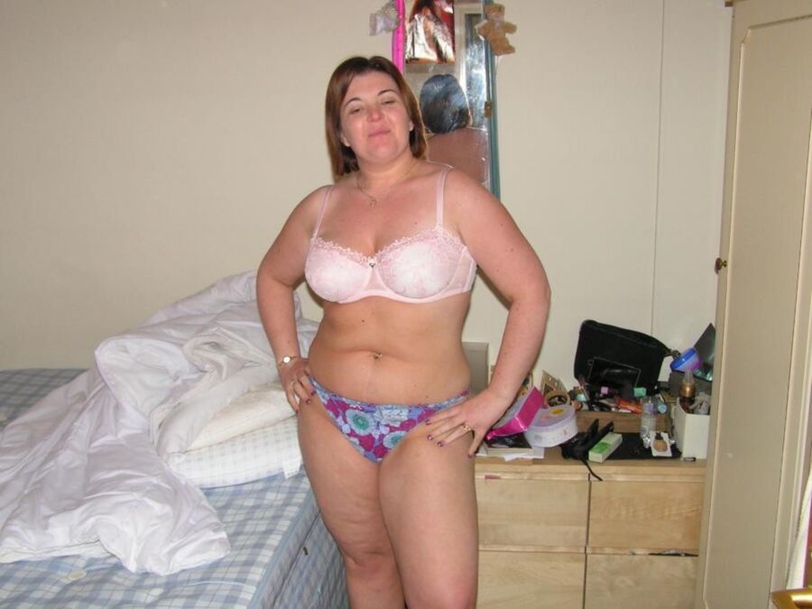 Karen UK chubby whore 17 of 22 pics