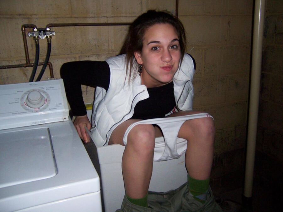 Multiplayer adult virtual world In pissing sink