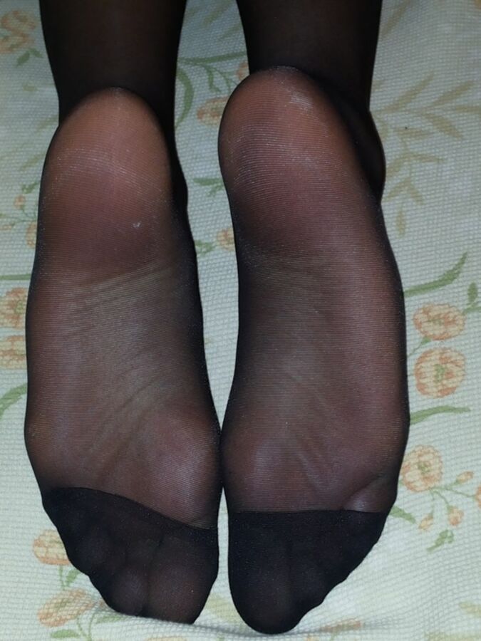Free porn pics of sister pantyhose feet (comment) 3 of 7 pics