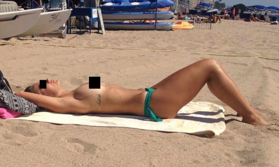 Free porn pics of beach topless 5 of 6 pics