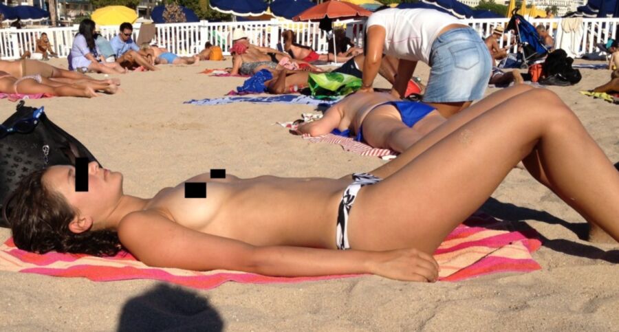 Free porn pics of beach topless 1 of 6 pics